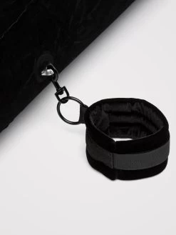 DOMINIX Deluxe Large Inflatable Wedge, Handcuff And Blindfold Set 11 DOMINIX Deluxe Large Inflatable Wedge, Handcuff And Blindfold Set -Online Sex toys shop 79472 a44081 black 003