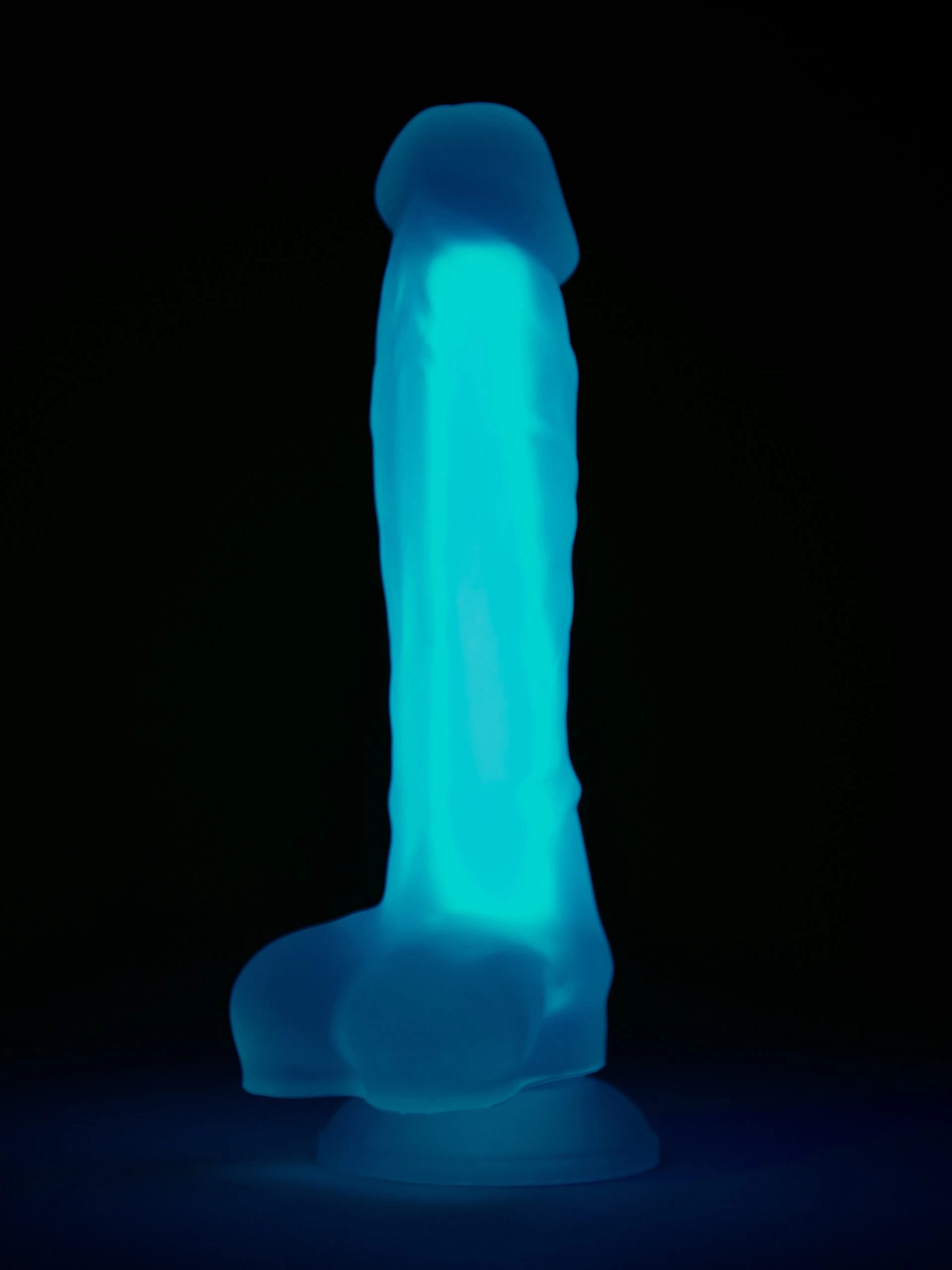 Lovehoney Glow-in-the-Dark Dildo 7.5 Inch 4 Lovehoney Glow-in-the-Dark Dildo 7.5 Inch - Image 2