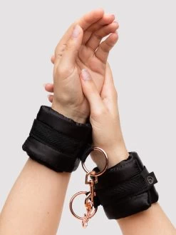 Lovehoney Sweet Restraint Recycled Couple's Bondage Kit (5 Piece) 12 Lovehoney Sweet Restraint Recycled Couple's Bondage Kit (5 Piece) -Online Sex toys shop 85889 a48154 black 003