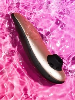 Womanizer X Lovehoney Classic Rechargeable Clitoral Stimulator -Online Sex toys shop 86257 a48429 black 004