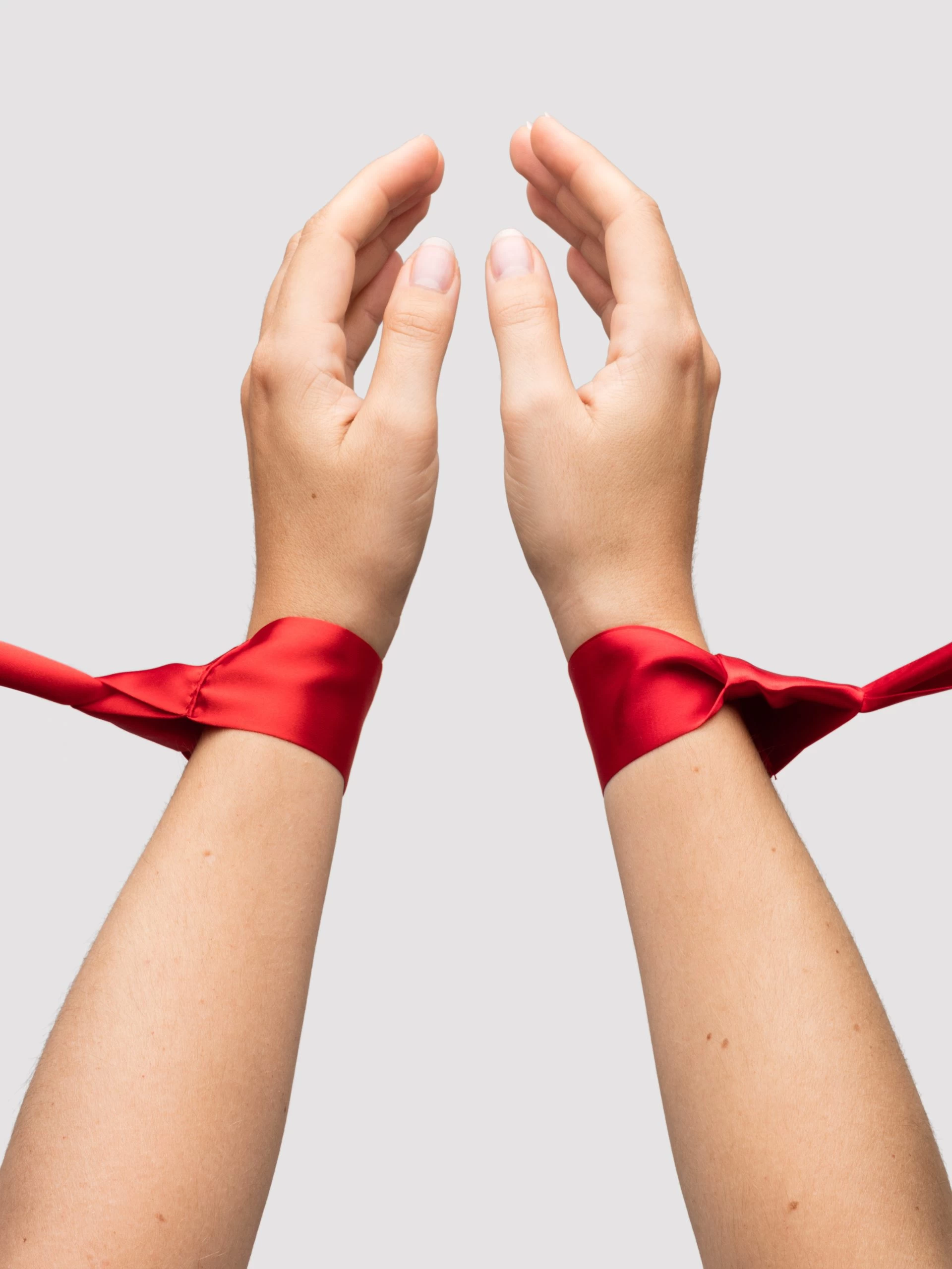 Lovehoney Tie And Tempt Luxury Bondage Kit (7 Pieces) 6 Lovehoney Tie And Tempt Luxury Bondage Kit (7 Pieces) - Image 4